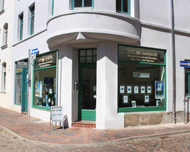 Ladenfront von HWP Touristik in der Gleviner Straße in Güstrow